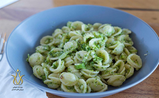 اورکتیتی با کلم بروکلی (Orecchiette con Broccoli di Rape)